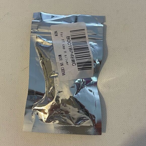 Ford valve Stem caps in Silver set of 4 NWT - Picture 4 of 4